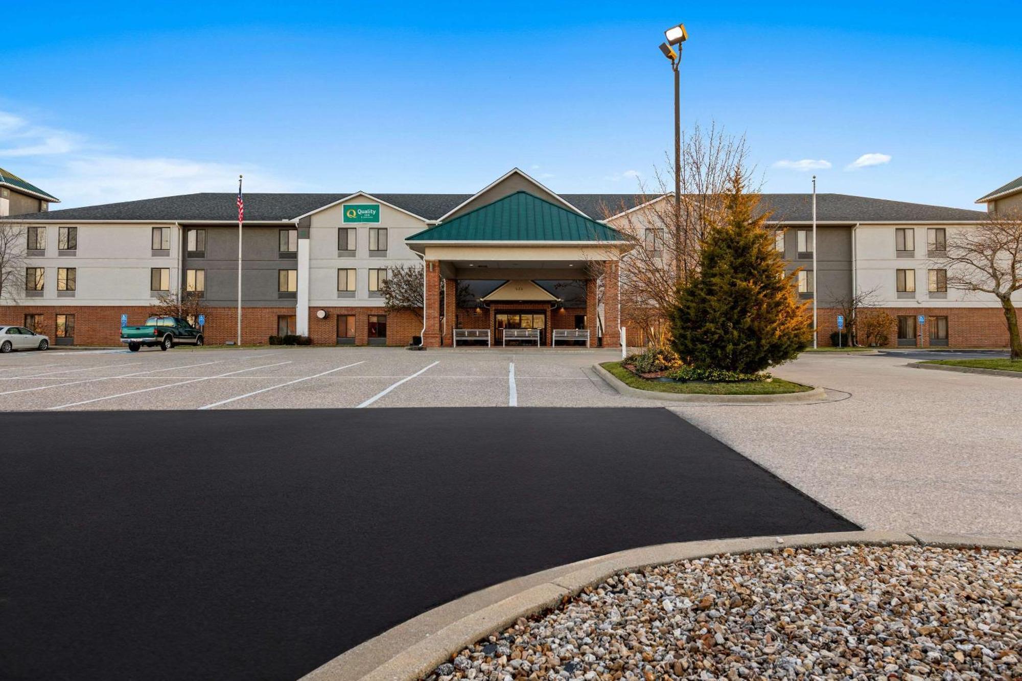 Quality Inn Warrensburg Exterior photo