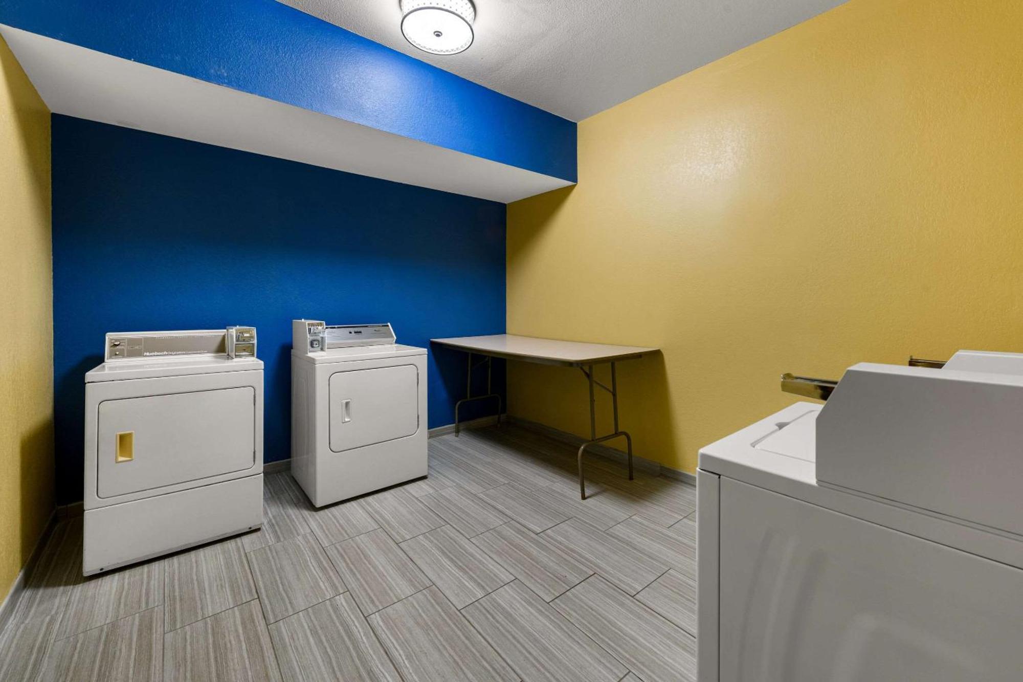 Quality Inn Warrensburg Exterior photo