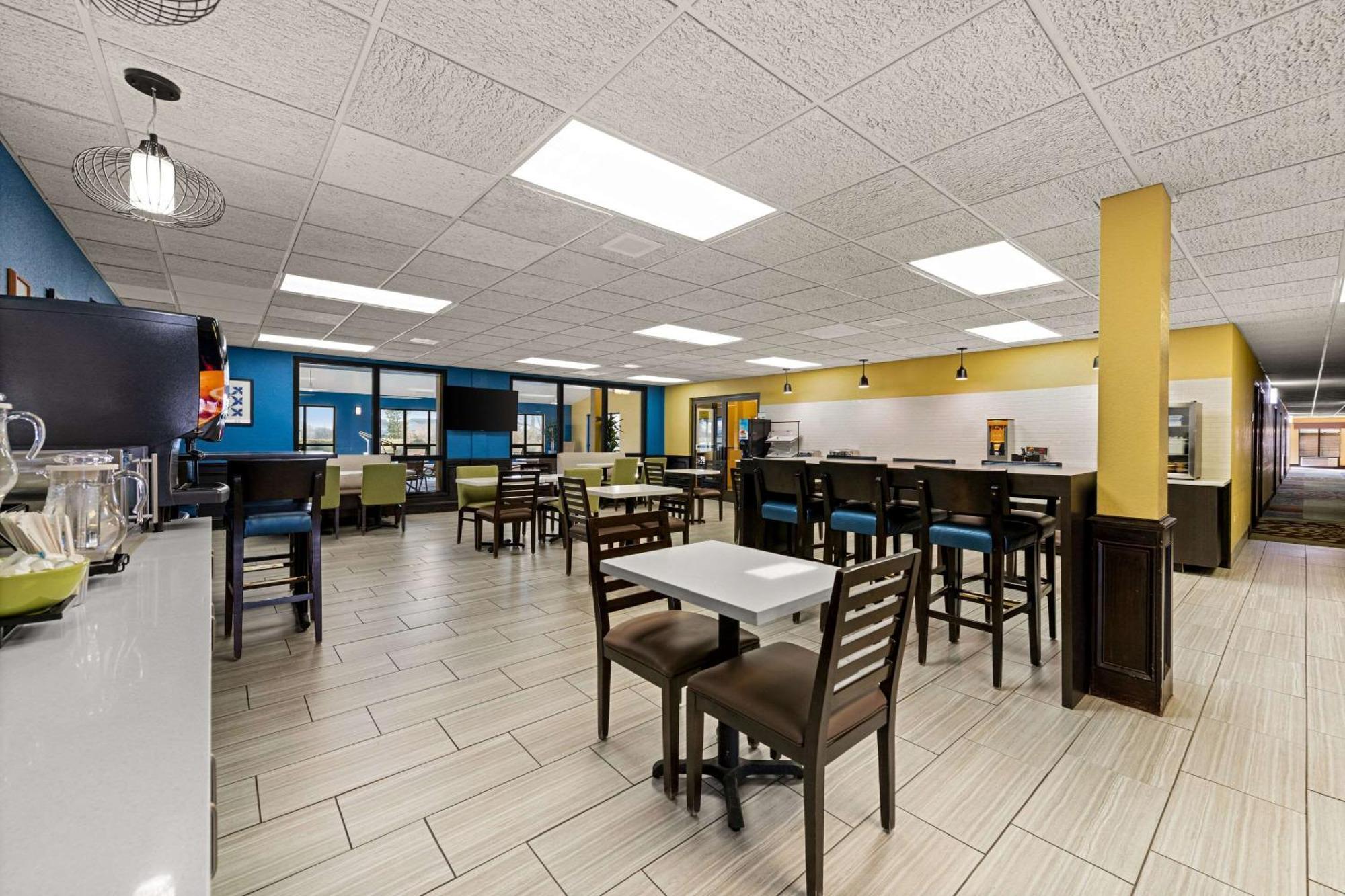 Quality Inn Warrensburg Exterior photo