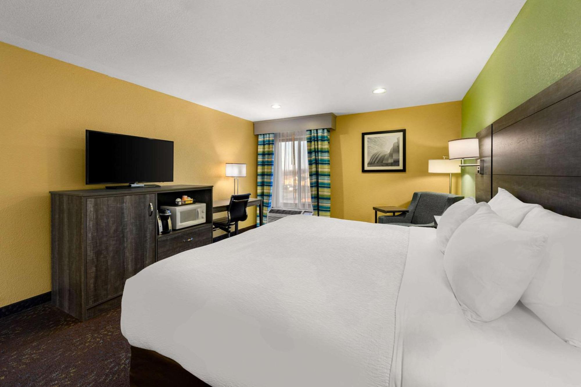 Quality Inn Warrensburg Exterior photo