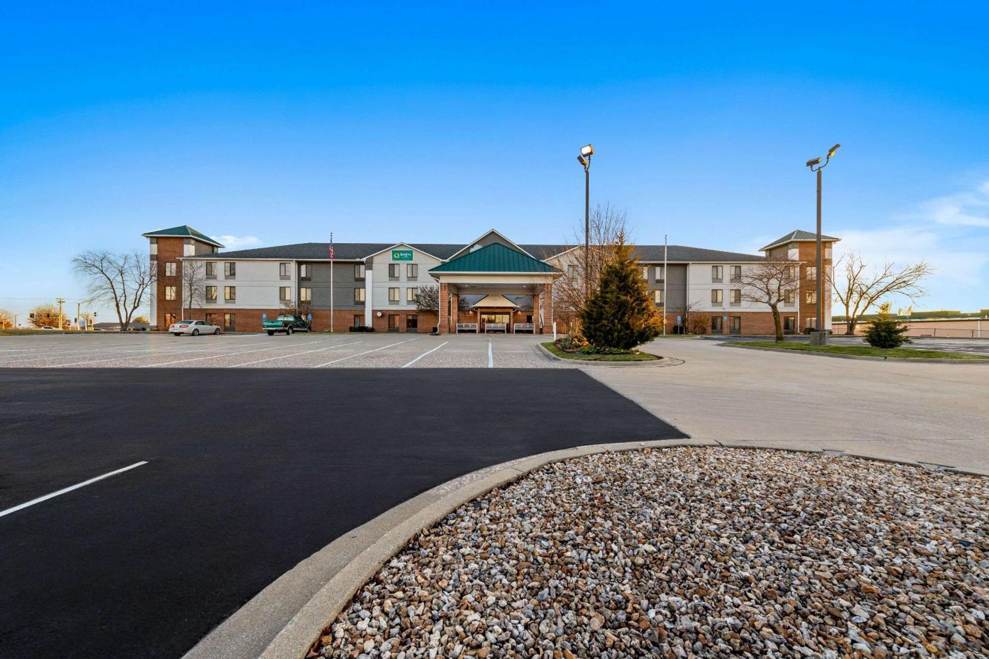 Quality Inn Warrensburg Exterior photo