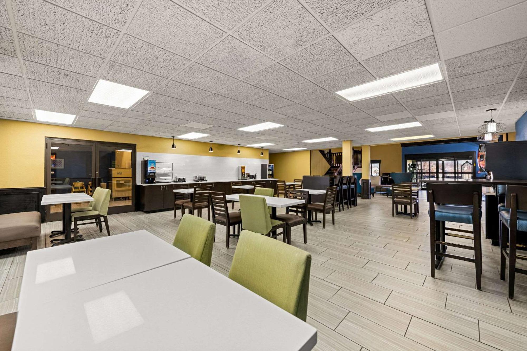 Quality Inn Warrensburg Exterior photo