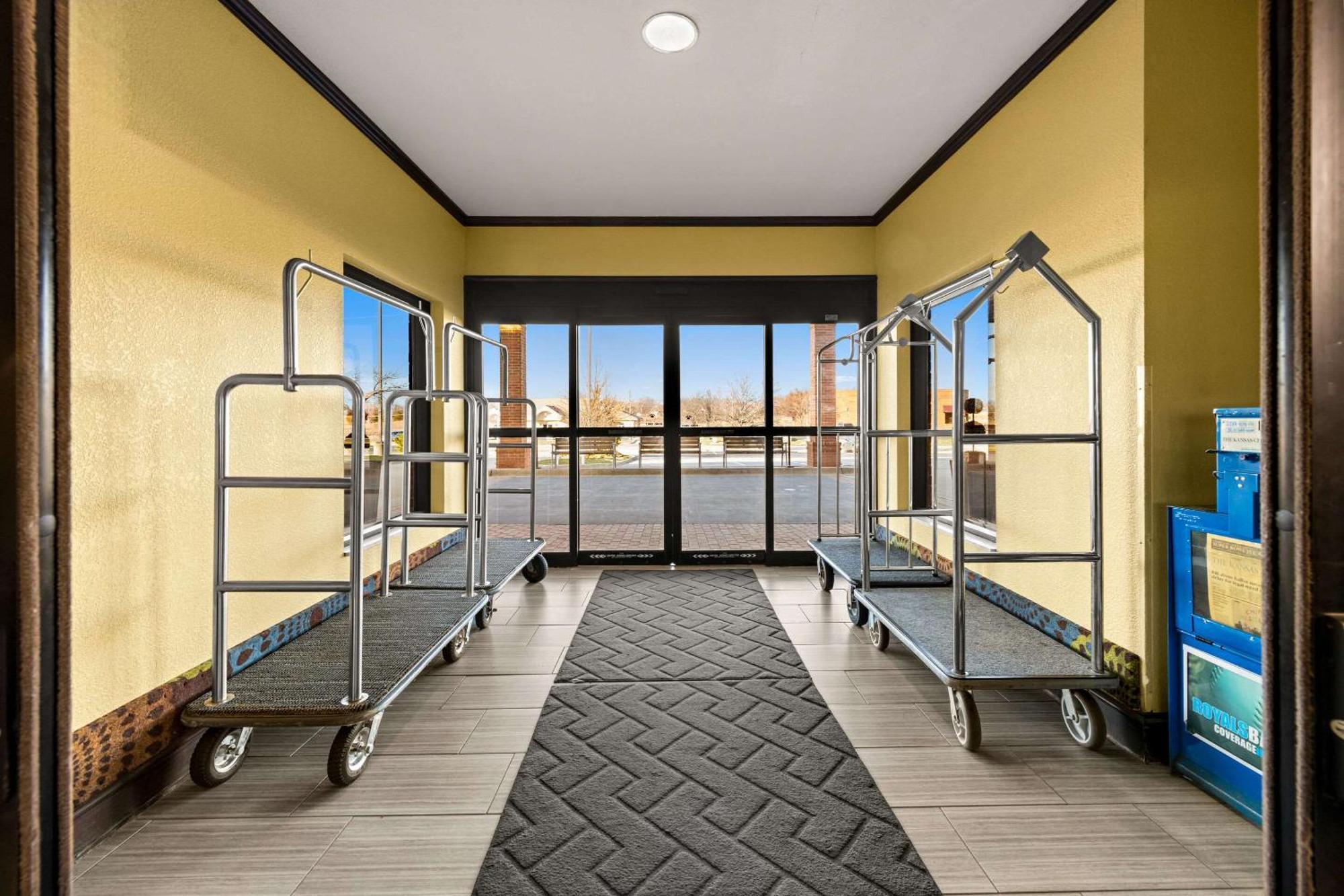 Quality Inn Warrensburg Exterior photo