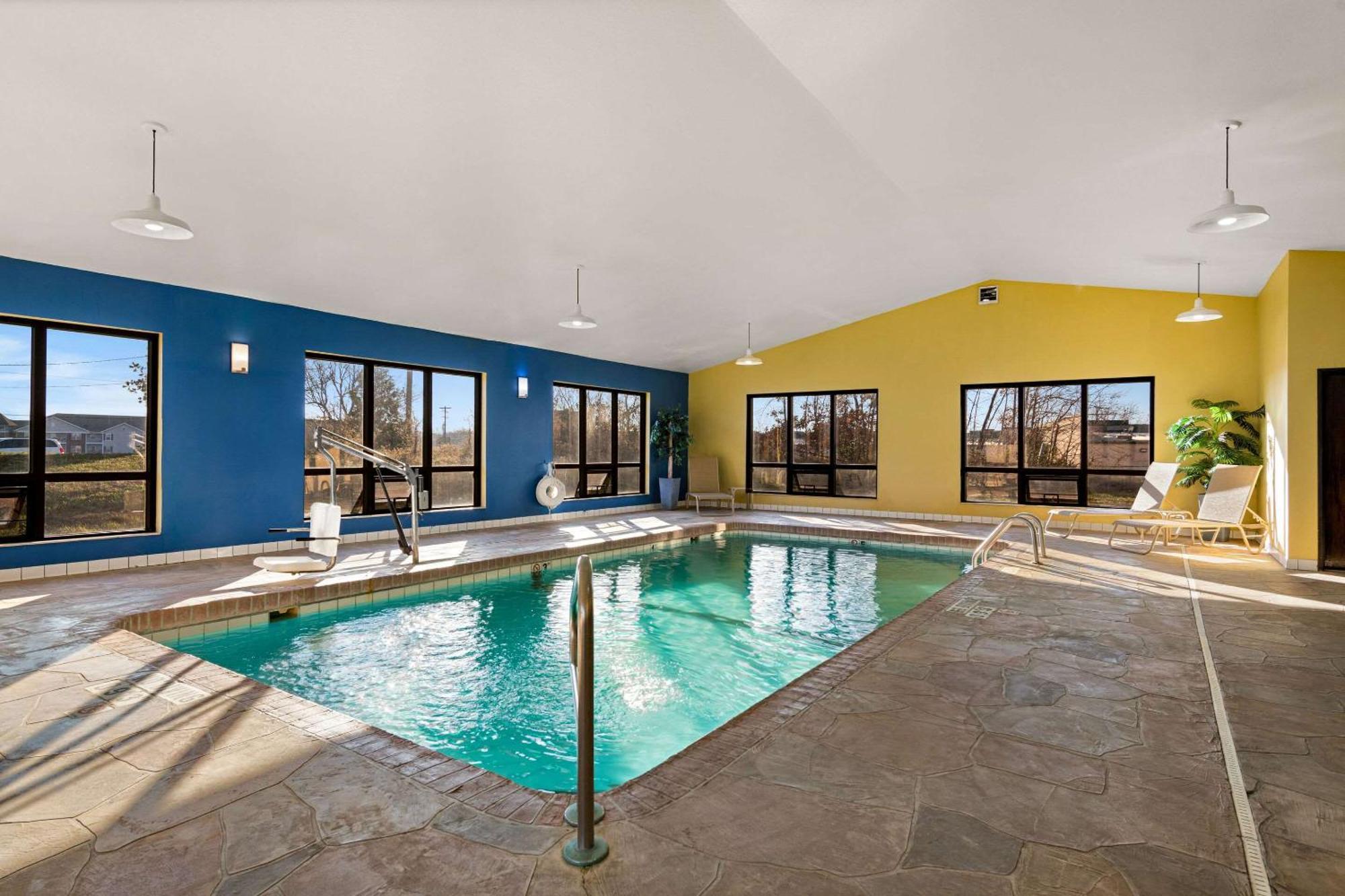 Quality Inn Warrensburg Exterior photo