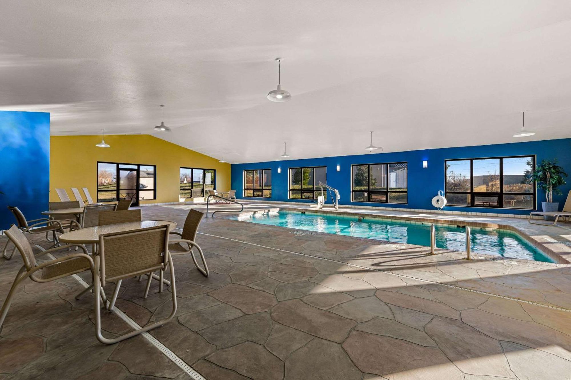 Quality Inn Warrensburg Exterior photo