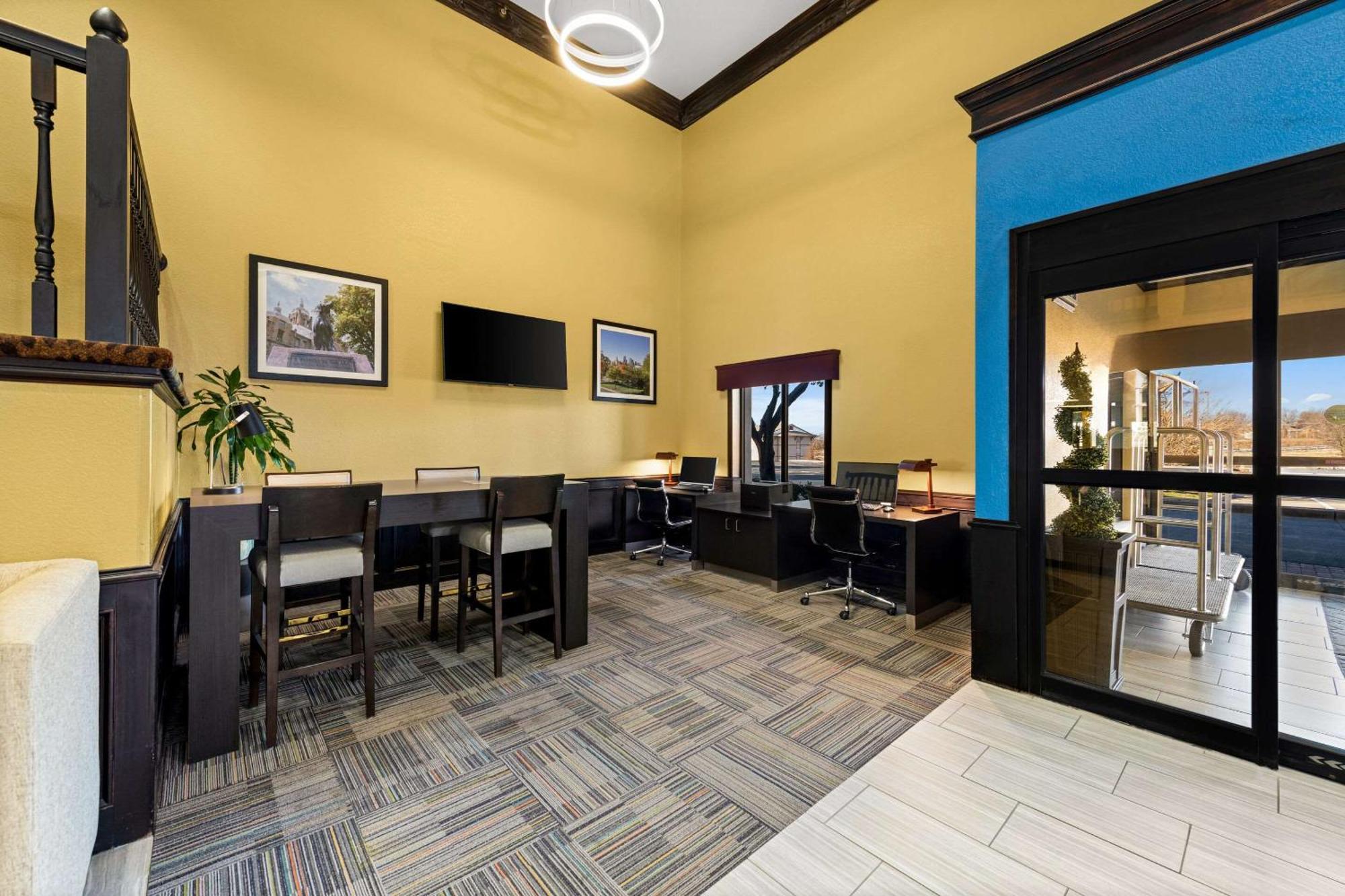 Quality Inn Warrensburg Exterior photo